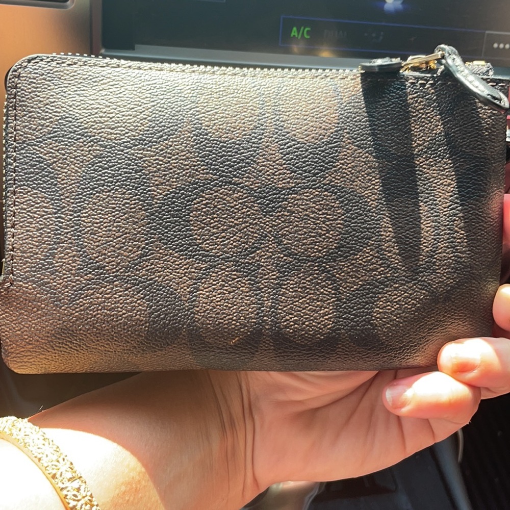 Coach wristlet clutch - Picture 3 of 3